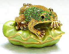Peridot Frog on Leaf